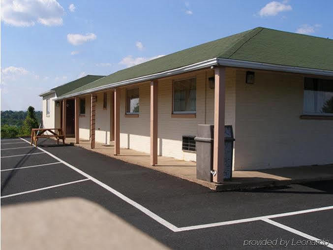 Red Carpet Inn & Suites New Cumberland Esterno foto